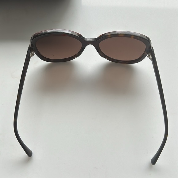 CHANEL sunglasses and leather case - Picture 4 of 9